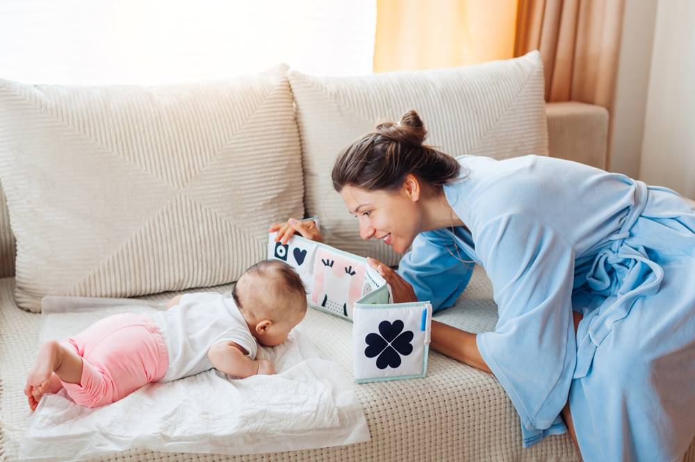 BEBEKLER GÜVENLE, MUTLU BÜYÜYOR  (Banyoda-Uykuda-Yolda)