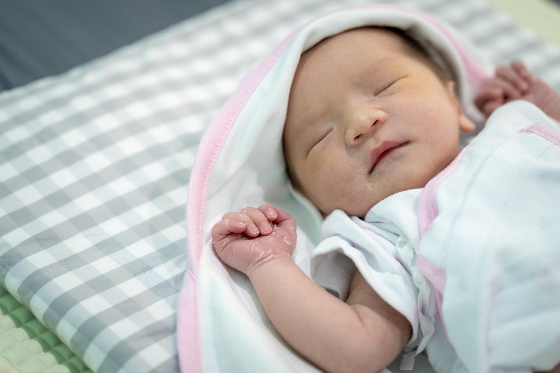 ​CHANGING YOUR NEWBORN BABY’S DIAPERS