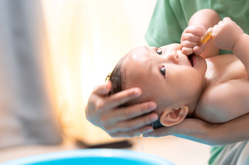 YENİ DOĞANIN BANYOSU